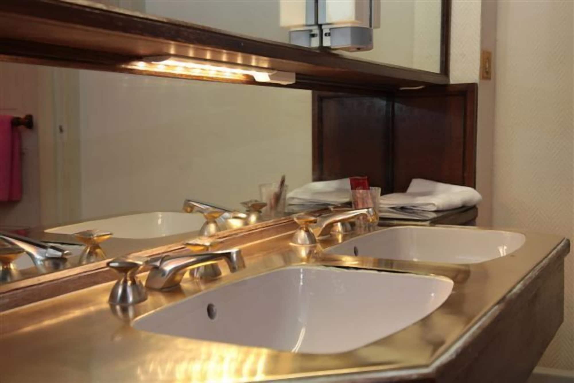Cit'Hotel Marie Stuart ลารอช-ซูร์-ยง ภายนอก รูปภาพ