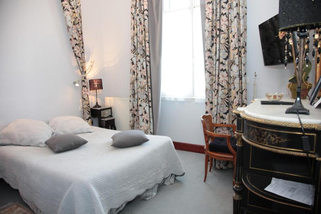 Cit'Hotel Marie Stuart ลารอช-ซูร์-ยง ภายนอก รูปภาพ